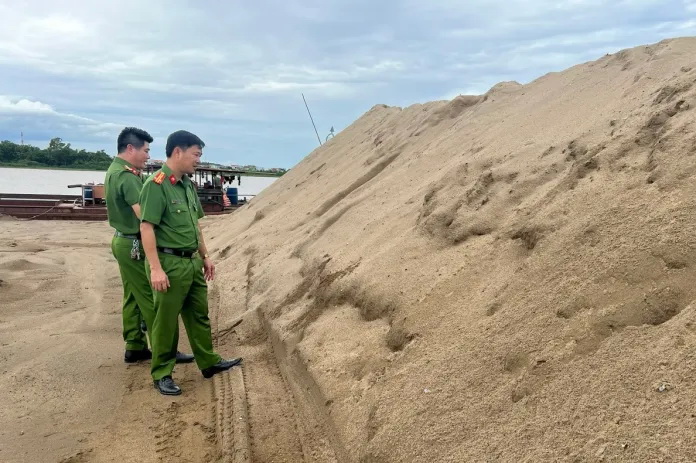 Quảng Bình phát hiện vụ khai thác hơn 2.000 m3 cát lậu của một doanh nghiệp