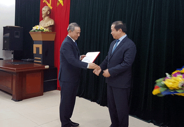 Bộ trưởng GTVT Trương Quang Nghĩa trao quyết định bổ nhiệm cho ông Vũ Anh Minh