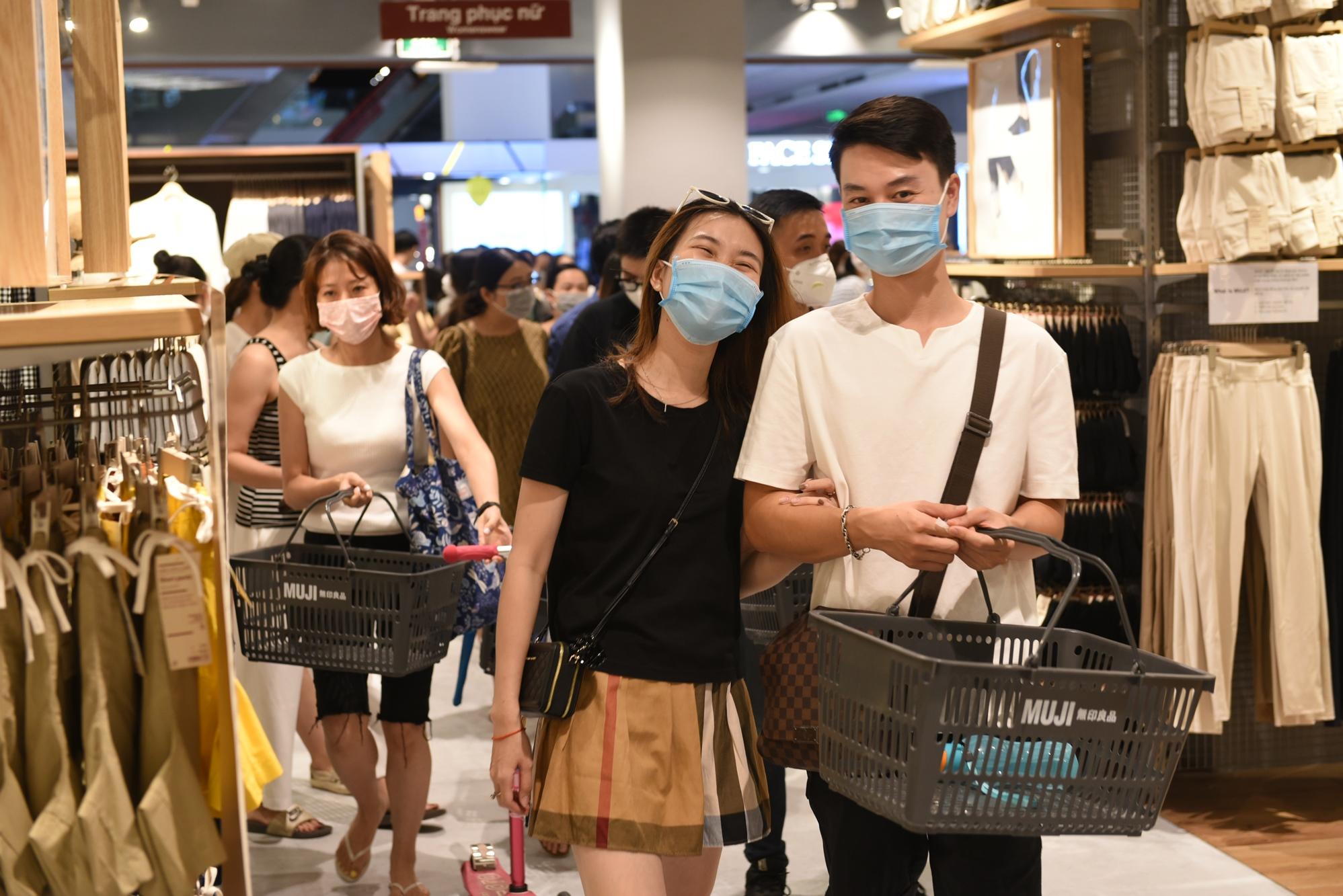 Chen chân mua sắm trong cửa hàng MUJI đầu tiên tại Hà Nội