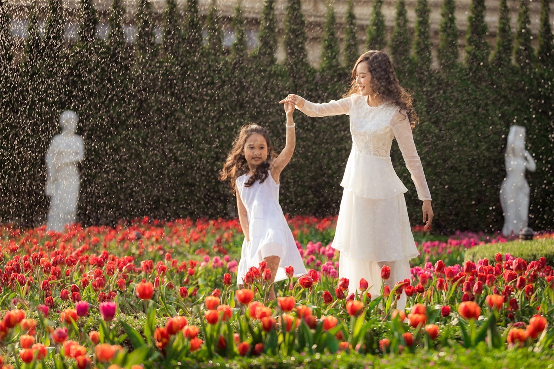 “Chị chị em em”, Tết này bếp núc làm chi, lên mà xem Bà Nà rực rỡ tulip với hoa hồng ảnh 3 “Chị chị em em”, Tết này bếp núc làm chi, lên mà xem Bà Nà rực rỡ tulip với hoa hồng ảnh 3