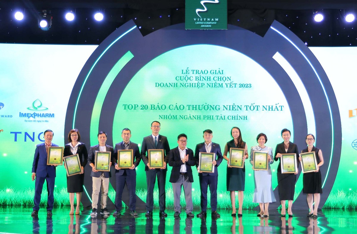 Ông Nguyễn Thành Long, Chủ tịch Hội đồng thành viên Sở Giao dịch Chứng khoán Việt Nam (VNX) trao Top 20 doanh nghiệp Nhóm ngành phi tài chính ảnh 10 Ông Nguyễn Thành Long, Chủ tịch Hội đồng thành viên Sở Giao dịch Chứng khoán Việt Nam (VNX) trao Top 20 doanh nghiệp Nhóm ngành phi tài chính ảnh 10