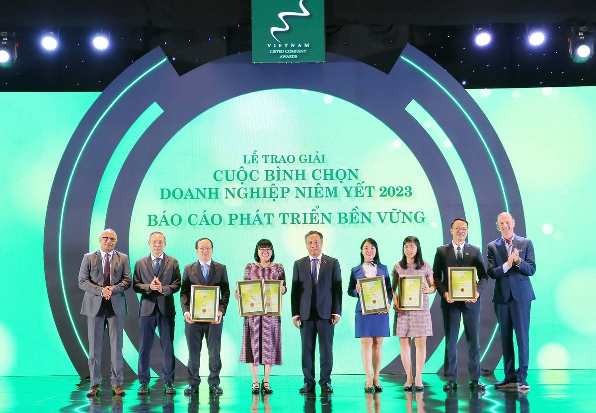Các doanh nghiệp nhận giải Báo cáo phát triển bền vững từ Ban tổ chức. ảnh 12 Các doanh nghiệp nhận giải Báo cáo phát triển bền vững từ Ban tổ chức. ảnh 12