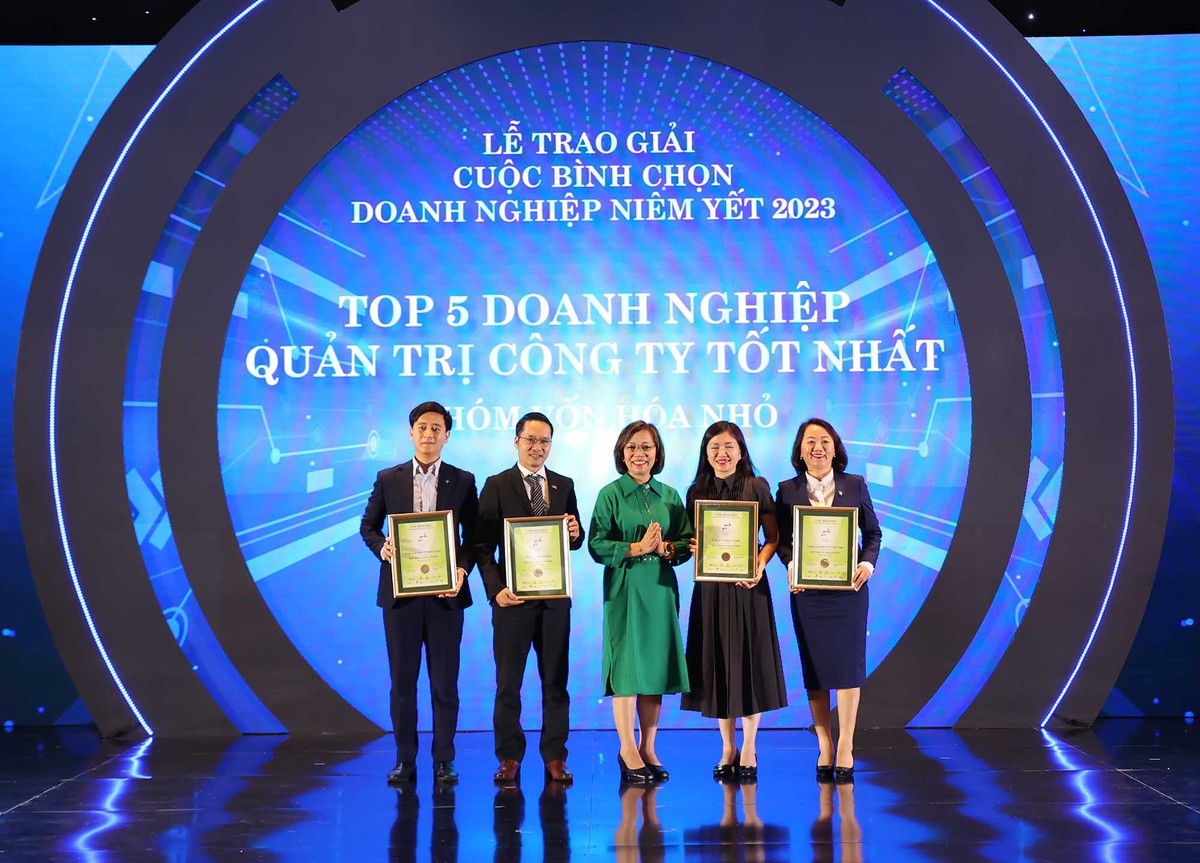 Bà Hà Thu Thanh, Chủ tịch Viện Thành viên Hội đồng quản trị Việt Nam (VIOD) trao TOP 5 doanh nghiệp vốn hóa nhỏ. ảnh 14 Bà Hà Thu Thanh, Chủ tịch Viện Thành viên Hội đồng quản trị Việt Nam (VIOD) trao TOP 5 doanh nghiệp vốn hóa nhỏ. ảnh 14