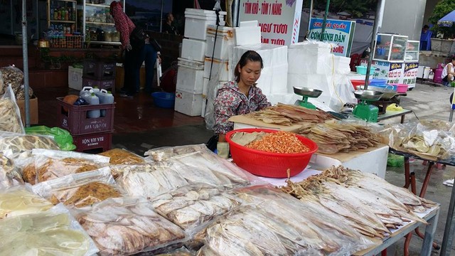 Chợ hải sản - Nét độc đáo của huyện đảo Cô Tô ảnh 7 Chợ hải sản - Nét độc đáo của huyện đảo Cô Tô ảnh 7