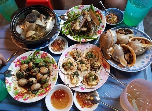 Những con hẻm ăn vặt luôn tấp nập ở Sài Gòn ảnh 6