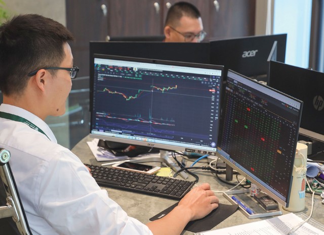 Thị trường chứng khoán: Lực đẩy và lực cản cùng xuất hiện ảnh 1