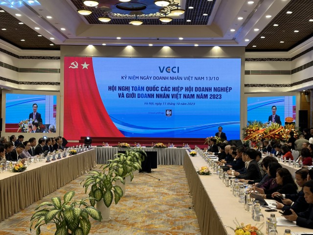 Chủ tịch VCCI Phạm Tấn Công phát biểu khai mạc tại Hội nghị sáng 11/10. ảnh 1