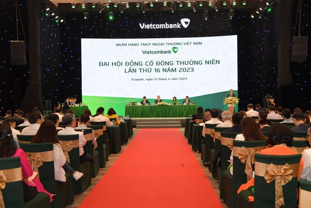 ĐHCĐ thường niên 2023 Vietcombank (VCB): Ông Trương Gia Bình rút khỏi HĐQT, ông Vũ Viết Ngoạn trở lại "mái nhà xưa" ảnh 2