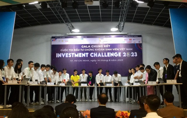 Các đội thi tham gia tranh tài giành cơ hội bước tiếp vào vòng trong. ảnh 1