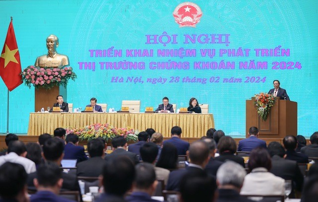 Đông đảo đại biểu tham dự Hội nghị triển khai nhiệm vụ phát triển thị trường chứng khoán 2024. Ảnh VGP. Đông đảo đại biểu tham dự Hội nghị triển khai nhiệm vụ phát triển thị trường chứng khoán 2024. Ảnh VGP.