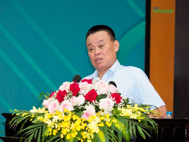 Chủ tịch HĐQT Dabaco Nguyễn Như So trả lời chất vấn của cổ đông (Ảnh: M.M)