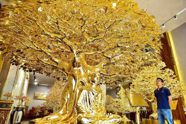 Ngắm cây bồ đề được mạ vàng 24k tại TP.HCM