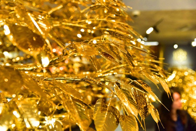 Ngắm cây bồ đề được mạ vàng 24k tại TP.HCM