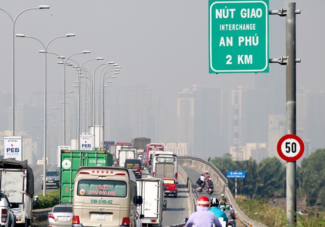 Đường dẫn cao tốc TP.HCM - Long Thành - Dầu Giây tới nút giao An Phú luôn đông xe. Ảnh: Gia Minh.