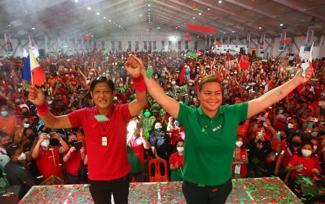 Cựu Thượng nghị sĩ Philippines Ferdinand Marcos J và Thị trưởng Davao, Sara Duterte trong chiến dịch tranh cử. Nguồn: Manila Buletin.