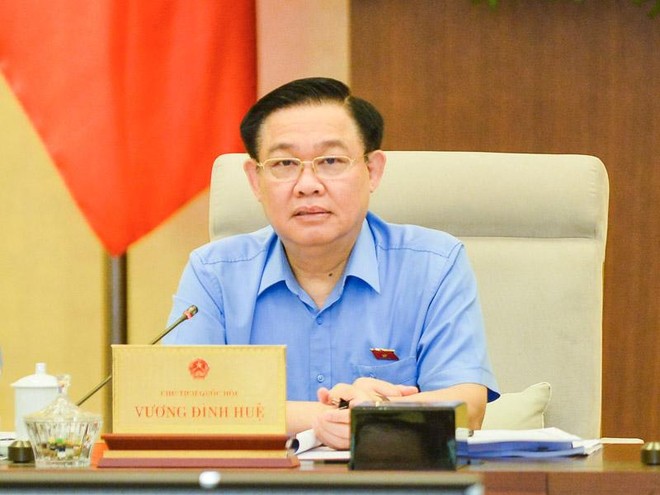 Chủ tịch Quốc hội Vương Đình Huệ phát biểu tại phiên họp..