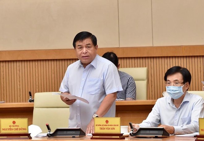 Bộ trưởng Bộ Kế hoạch và Đầu tư Nguyễn Chí Dũng báo cáo về tình hình triển khai Luật Quy hoạch - Ảnh VGP