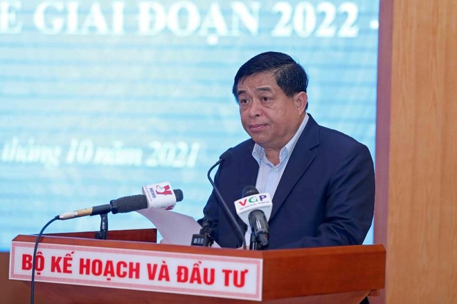 Bộ trưởng Bộ Kế hoạch và Đầu tư Nguyễn Chí Dũng khẳng định, Việt Nam cần phải xây dựng Chương trình phục hồi và phát triển kinh tế, để không “lỡ nhịp” khi bước vào “trạng thái bình thường mới”