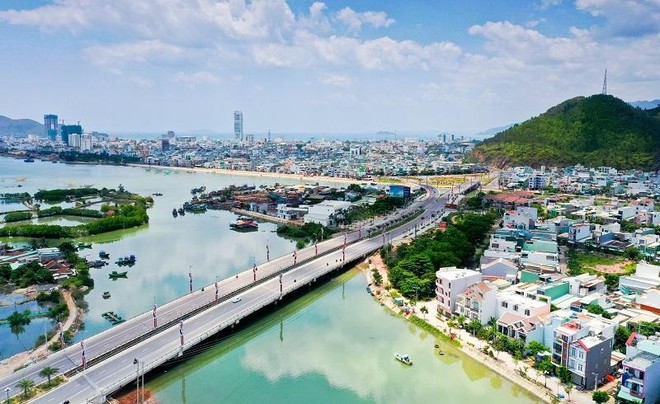 TP Quy Nhơn, Bình Định - nhìn từ phía Đông sang. Ảnh Nguyễn Dũng
