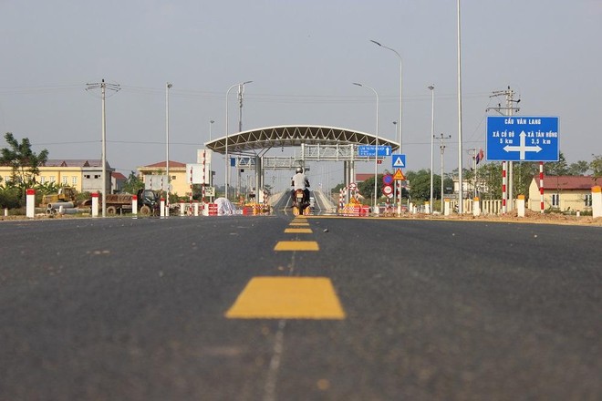 Một trạm thu phí hoàn vốn cho Dự án BOT xây dựng cầu Việt Trì - Ba Vì.