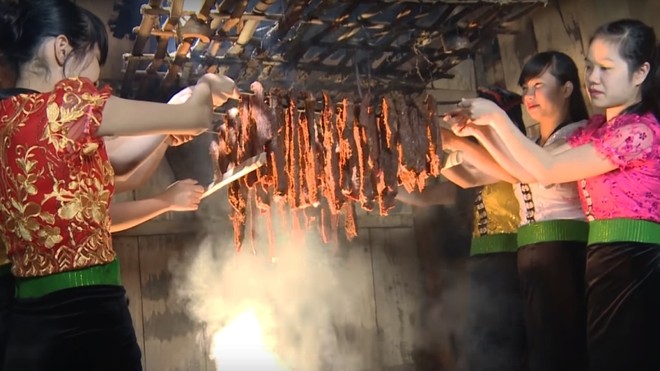 Cách làm trâu gác bếp Cách làm thịt trâu gác bếp đúng chuẩn vùng cao Tây Bắc