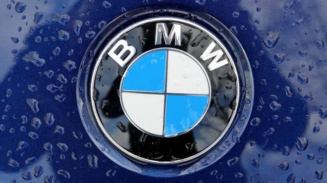 BMW đổi logo mới thiết kế 2D chỉ còn 2 màu trắng và xanh