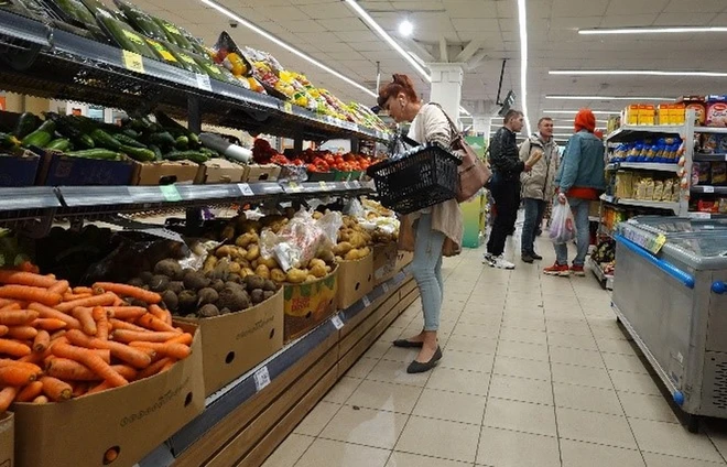 Giá trái cây và rau quả ở Nga cao hơn khoảng 30% so với một năm trước (Ảnh: Shutterstock).