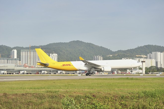 DHL Express khai thác máy bay mới A330-300 nhằm mở rộng mạng lưới | Tin  nhanh chứng khoán