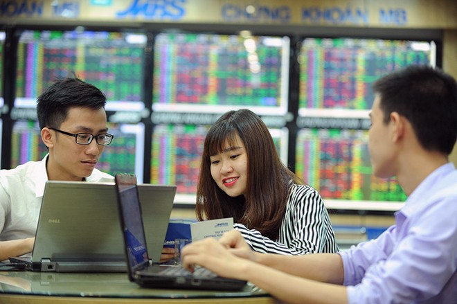 Thị trường chứng khoán Việt Nam: Cơ hội lớn hơn rủi ro