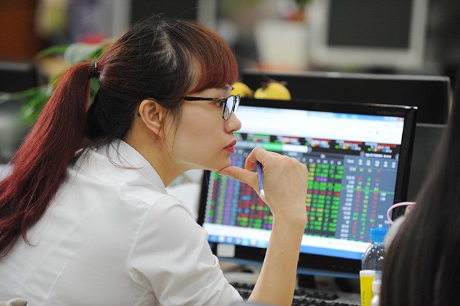 Thị trường chứng khoán đang thiếu “gió Đông”