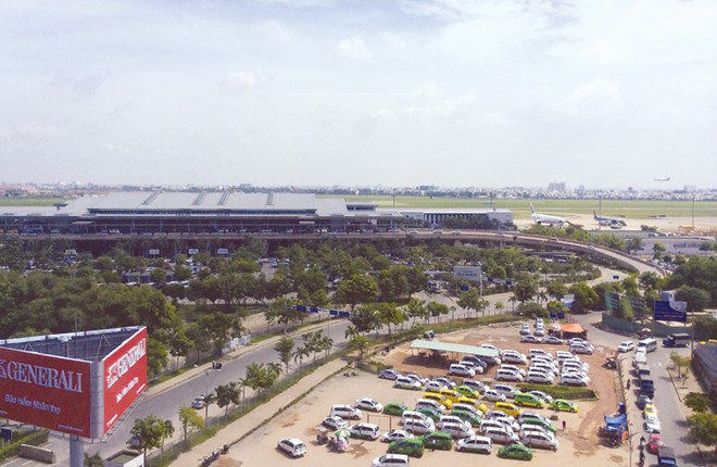 Hoạt động khai thác tại Sân bay Tân Sơn Nhất ở nhiều thời điểm hiện đã rơi vào tình trạng quá tải      