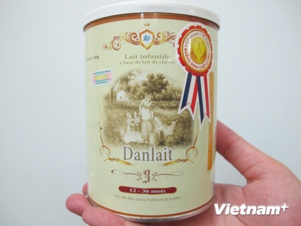 Sữa dê Danlait do Công ty Trách nhiệm hữu hạn Mạnh Cầm nhập khẩu từ Cộng hòa Pháp (Ảnh: PV/Vietnam+)