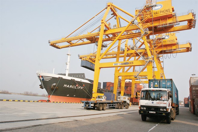 Một trong những lý do khiến doanh thu của các DN cảng giảm là do đã giảm giá dịch vụ để cạnh tranh với nhau