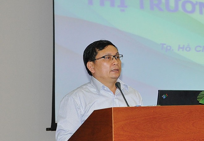 Ông Nguyễn Sơn, Vụ trưởng Vụ Phát triển thị trường, UBCK cho biết, UBCK sẽ cân nhắc về thời hạn 24h hay 72h phải công bố bản tiếng Anh