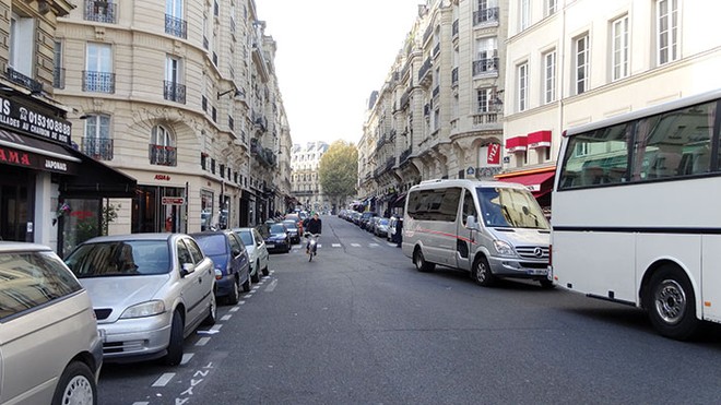 Một con phố như bao con phố tại Paris