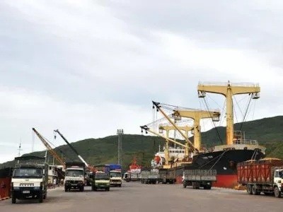 Cảng Quy Nhơn hiện đã có công suất 5 triệu tấn/năm và đang tiếp tục được đầu tư mở rộng. Ảnh: Đức Thanh