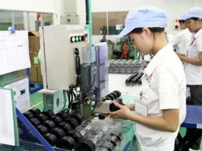 Công nhân trong một doanh nghiệp FDI tại Khu công nghiệp Tràng Duệ, Hải Phòng