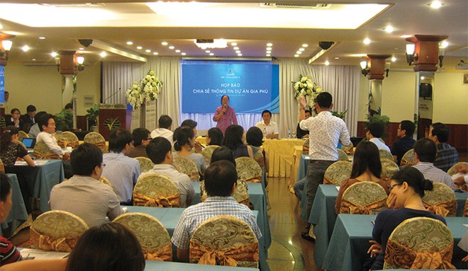 Đất Xanh Đông Á tổ chức gặp mặt khách hàng để bàn về hướng giải quyết trong vụ mua căn hộ Dự án Gia Phú - Ảnh:Tăng Triển