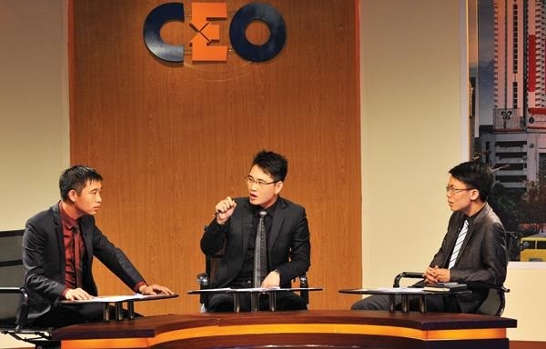 Ông Ngô Bàng Long, Tổng giám đốc Công ty cổ phần Dịch vụ Bảo vệ Bình An (ngồi giữa) ở vị trí CEO trong chương trình kỳ này