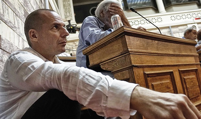 Bộ trưởng Bộ Tài chính Hy Lạp Yanis Varoufakis tham dự một cuộc họp tại Athens ngày 16/6
