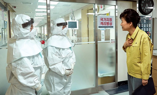 Tổng thống Hàn Quốc kiểm tra Trung tâm Y tế quốc gia chống dịch MERS, Hàn Quốc là điểm “nóng” của dịch bệnh