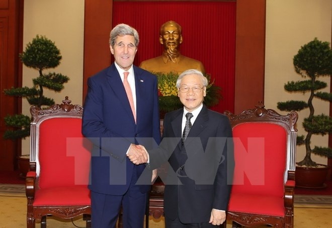 Tổng Bí thư Nguyễn Phú Trọng tiếp Bộ trưởng Ngoại giao Hoa Kỳ John Kerry đang thăm chính thức Việt Nam