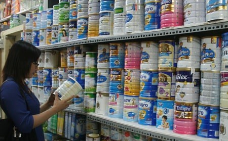 Tại Việt Nam, sữa bột là mảng thị trường có sự cạnh tranh gay gắt, với sự hiện diện của hơn 300 thương hiệu