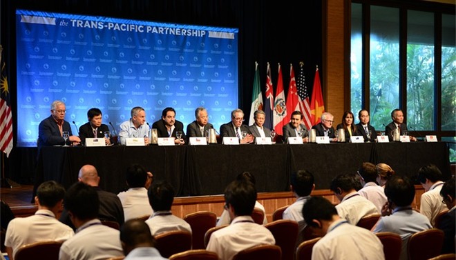 Các Bộ trưởng 12 nước tham gia đàm phán TPP tại cuộc họp báo sau vòng đàm phán tại đảo Maui, Hawaii (Mỹ) ngày 31/7