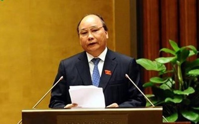Phó thủ tướng Nguyễn Xuân Phúc thay mặt Chính phủ đã trình bày Báo cáo tổng hợp việc thực hiện các nghị quyết của Quốc hội