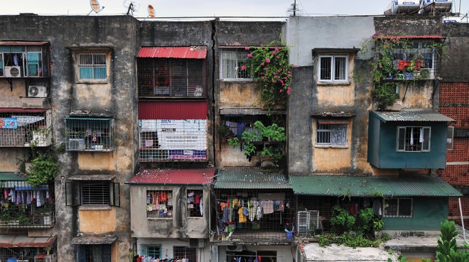 Hàng trăm chung cư cũ trên địa bàn Hà Nội xuống cấp nghiêm trọng, cần được cải tạo lại . Ảnh: Dũng Minh