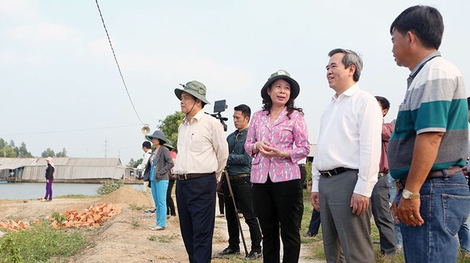Ủy viên Bộ Chính trị, Thống đốc NHNN, ông Nguyễn Văn Bình đi thực tế đánh giá kết quả chương trình cho vay theo Nghị quyết 14 của Chính phủ tại An Giang