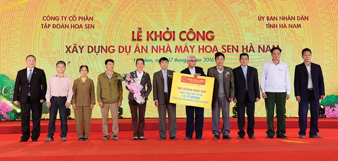 Tập đoàn Hoa Sen trao tặng bộ trị giá 1,5 tỷ đồng cho các hộ nghèo tỉnh Hà Nam