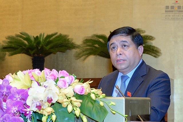 Bộ trưởng Bộ kế hoạch và đầu tư Nguyễn Chí Dũng, thừa ủy quyền của Thủ tướng Chính phủ trình bày Kế hoạch tái cơ cấu nền Kinh tế giai đoạn 2016-2020.