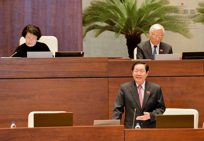 Bộ trưởng Lê Vĩnh Tân trả lời chất vấn trước Quốc hội.